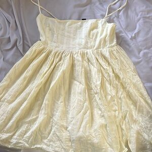 Size medium Windsor cupcake dress in the shade pastel yellow, never worn